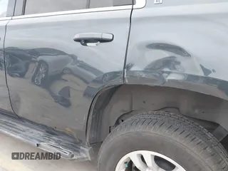 2019 Chevrolet Tahoe LT z VIN 1GNSCBKC8KR366460, wystawiony jako IAAI lot #41384327 z przebiegiem 76 861 mil mil oraz . Historia ofert i sprzedaży dostępna na DreamBid. Obrazek 19.