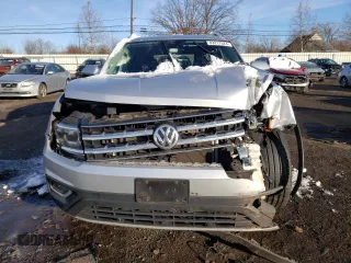 2019 Volkswagen Atlas SEL Premium with VIN 1V2NR2CAXKC582684, listed as a Copart auction lot 83217524 with 127,821 mi miles and Salvage title. Bid and sale history available at DreamBid. Image 5.