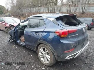2023 Buick Encore GX Preferred z VIN KL4MMCSL4PB104398, wystawiony jako IAAI lot #42002582 z przebiegiem Nie podano mil oraz . Historia ofert i sprzedaży dostępna na DreamBid. Obrazek 3.