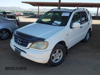 2000 Mercedes-Benz M 320/430/500 z VIN 4JGAB54E5YA157431, wystawiony jako IAAI lot #42472892 z przebiegiem 125 973 mil mil oraz . Historia ofert i sprzedaży dostępna na DreamBid. Obrazek 6.