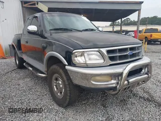 1997 Ford F-150 z VIN 1FTEX08L1VKC07864, wystawiony jako IAAI lot #42210582 z przebiegiem 181 360 mil mil oraz . Historia ofert i sprzedaży dostępna na DreamBid. Obrazek 1.