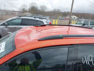 2018 Volkswagen Tiguan S z VIN 3VV0B7AX4JM124500, wystawiony jako IAAI lot #41974671 z przebiegiem 76 970 mil mil oraz . Historia ofert i sprzedaży dostępna na DreamBid. Obrazek 6.