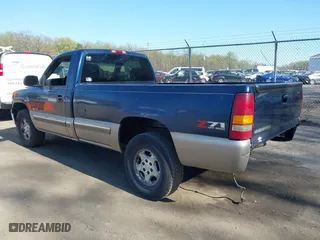 2001 Chevrolet Silverado 1500 with VIN 1GCEK14T31E300100, listed as a IAAI auction lot 41977664 with 193,742 mi miles. Bid and sale history available at carsss.com. Image 3.