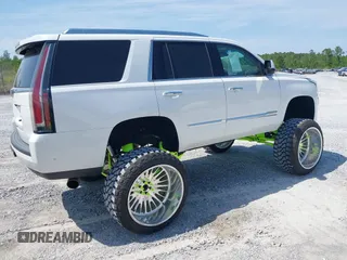 2020 Cadillac Escalade Luxury z VIN 1GYS3BKJ6LR124477, wystawiony jako IAAI lot #42042960 z przebiegiem 42 854 mil mil oraz . Historia ofert i sprzedaży dostępna na DreamBid. Obrazek 4.