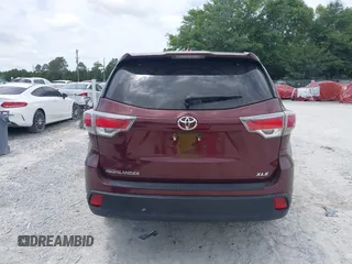2016 Toyota Highlander XLE z VIN 5TDKKRFH2GS167956, wystawiony jako IAAI lot #42170195 z przebiegiem 142 181 mil mil oraz . Historia ofert i sprzedaży dostępna na DreamBid. Obrazek 16.