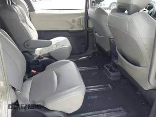 2022 Toyota Sienna XLE with VIN 5TDJRKEC4NS096888, listed as a IAAI auction lot 41901904 with 56,952 mi miles. Bid and sale history available at carsss.com. Image 8.