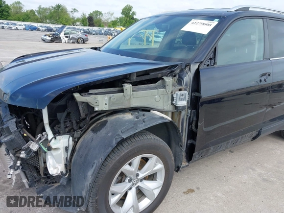 2018 Volkswagen Atlas SE with VIN 1V2CR2CA7JC535473, listed as a IAAI auction lot 42279008 with 88,409 mi miles and . Bid and sale history available at DreamBid. Image 20.