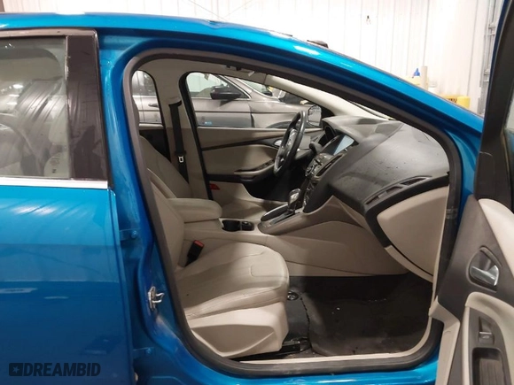 2012 Ford Focus SEL with VIN 1FAHP3H21CL451033, listed as a IAAI auction lot 41968123 with 39,796 mi miles. Bid and sale history available at carsss.com. Image 5.