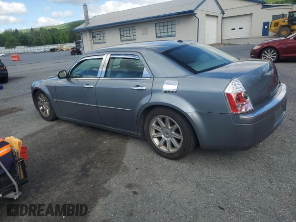 2006 Chrysler 300 C z VIN 2C3LA63HX6H439925, wystawiony jako Copart lot #56059655 z przebiegiem 206 856 mil mil oraz Czysty tytuł • Clean title. Historia ofert i sprzedaży dostępna na DreamBid. Obrazek 2.
