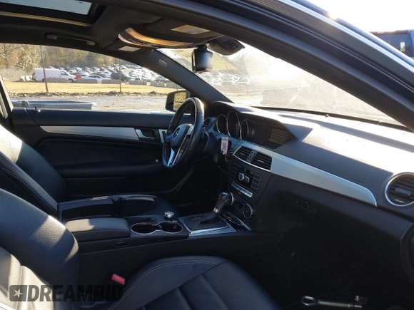 2015 Mercedes-Benz C-Class C 250 with VIN WDDGJ4HB2FG386158, listed as a IAAI auction lot 41373544 with 94,309 mi miles. Bid and sale history available at carsss.com. Image 5.