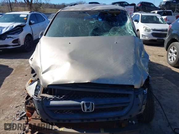 2005 Honda Pilot EX with VIN 5FNYF18475B044570, listed as a IAAI auction lot 41728694 with 200,585 mi miles. Bid and sale history available at carsss.com. Image 6.