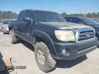 2006 Toyota Tacoma with VIN 5TEUU42N16Z162413, listed as a IAAI auction lot 41767068 with 300,572 mi miles. Bid and sale history available at carsss.com. Image 1.