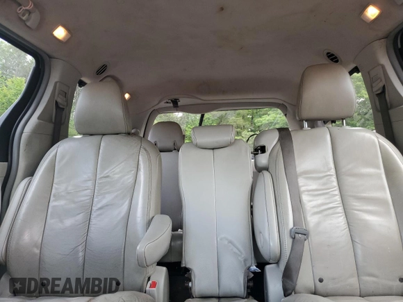 2011 Toyota Sienna XLE AAS z VIN 5TDYK3DC1BS165154, wystawiony jako Copart lot #57044235 z przebiegiem 232 461 mil mil oraz Szkoda całkowita • Salvage title. Historia ofert i sprzedaży dostępna na DreamBid. Obrazek 10.