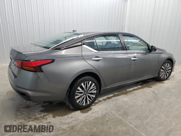 2025 Nissan Altima SV z VIN 1N4BL4DV2SN320249, wystawiony jako Copart lot #56504895 z przebiegiem 12 327 mil mil oraz Szkoda całkowita • Salvage title. Historia ofert i sprzedaży dostępna na DreamBid. Obrazek 3.