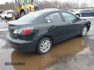 2013 Mazda 3 i Touring z VIN JM1BL1VPXD1822414, wystawiony jako IAAI lot #41526923 z przebiegiem 101 825 mil mil oraz . Historia ofert i sprzedaży dostępna na DreamBid. Obrazek 4.