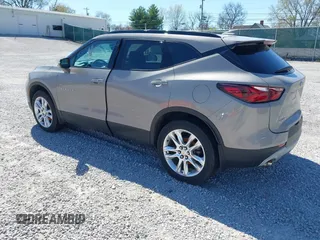 2021 Chevrolet Blazer LT z VIN 3GNKBDR47MS560250, wystawiony jako IAAI lot #41863483 z przebiegiem 69 207 mil mil oraz . Historia ofert i sprzedaży dostępna na DreamBid. Obrazek 3.