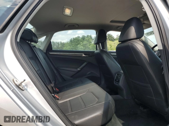 2016 Volkswagen Passat SE z VIN 1VWBT7A3XGC027584, wystawiony jako Copart lot #60822425 z przebiegiem 109 810 mil mil oraz Czysty tytuł • Clean title. Historia ofert i sprzedaży dostępna na DreamBid. Obrazek 10.