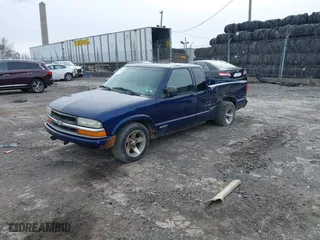 2003 Chevrolet S-10 with VIN 1GCCS19H938235539, listed as a IAAI auction lot 41619672 with 223,699 mi miles. Bid and sale history available at carsss.com. Image 18.