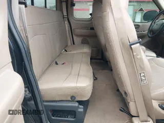 1999 Ford F-150 XL z VIN 2FTRX08L8XCA05595, wystawiony jako IAAI lot #42219555 z przebiegiem 213 636 mil mil oraz . Historia ofert i sprzedaży dostępna na DreamBid. Obrazek 8.