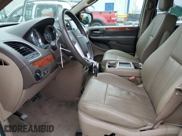 2016 Chrysler Town & Country Touring with VIN 2C4RC1BG4GR296879, listed as a Copart auction lot 47039544 with 93,835 mi miles and Salvage Title. Bid and sale history available at DreamBid. Image 7.