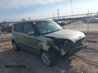 2013 Kia Soul with VIN KNDJT2A59D7571257, listed as a IAAI auction lot 41684100 with 146,320 mi miles. Bid and sale history available at carsss.com. Image 1.