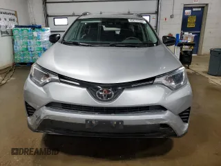 2017 Toyota RAV4 LE z VIN 2T3BFREV6HW645839, wystawiony jako Copart lot #60615335 z przebiegiem 132 243 mil mil oraz Szkoda całkowita • Salvage title. Historia ofert i sprzedaży dostępna na DreamBid. Obrazek 5.
