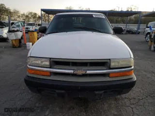 2000 Chevrolet S-10 LS with VIN 1GCCS1446YK180031, listed as a Copart auction lot 84048394 with 140,932 mi miles and Salvage Title. Bid and sale history available at carsss.com. Image 5.