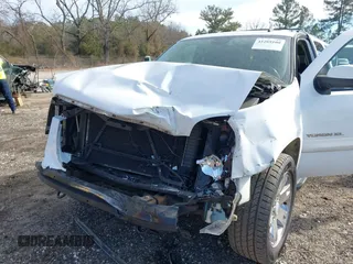2008 GMC Yukon XL SLT 4SB with VIN 1GKFC16028J198380, listed as a IAAI auction lot 41269100 with 236,999 mi miles and . Bid and sale history available at carsss.com. Image 6.