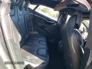 2017 Tesla Model S 100D z VIN 5YJSA1E25HF182149, wystawiony jako Copart lot #78556314 z przebiegiem 68 555 mil mil oraz Szkoda całkowita • Salvage title. Historia ofert i sprzedaży dostępna na DreamBid. Obrazek 10.