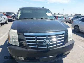 2007 Cadillac Escalade z VIN 1GYFK63887R127376, wystawiony jako IAAI lot #41996452 z przebiegiem 165 849 mil mil oraz . Historia ofert i sprzedaży dostępna na DreamBid. Obrazek 6.
