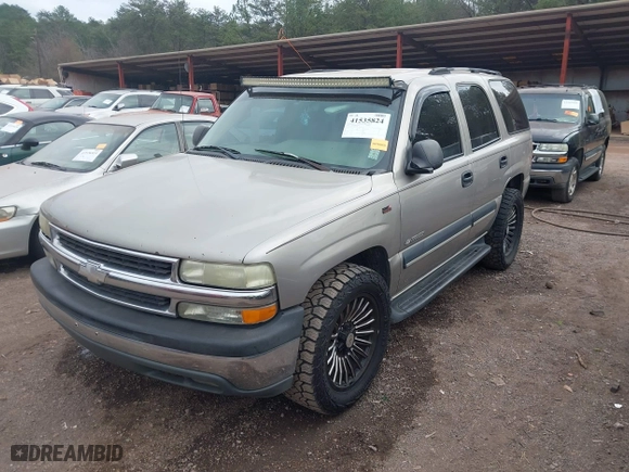 2003 Chevrolet Tahoe LS with VIN 1GNEC13V43R225216, listed as a IAAI auction lot 41535824 with 246,536 mi miles. Bid and sale history available at carsss.com. Image 2.