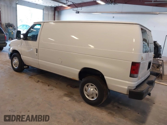 2010 Ford Econoline Cargo Commercial z VIN 1FTNE2ELXADA92282, wystawiony jako IAAI lot #42210516 z przebiegiem 102 617 mil mil oraz . Historia ofert i sprzedaży dostępna na DreamBid. Obrazek 3.