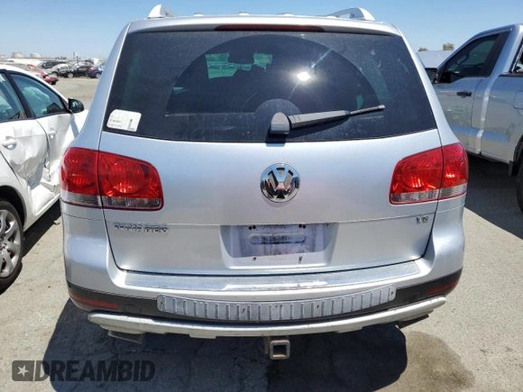 2004 Volkswagen Touareg z VIN WVGCM77L74D059969, wystawiony jako Copart lot #68238193 z przebiegiem Nie podano mil oraz Szkody całkowita. Historia ofert i sprzedaży dostępna na DreamBid. Obrazek 6.