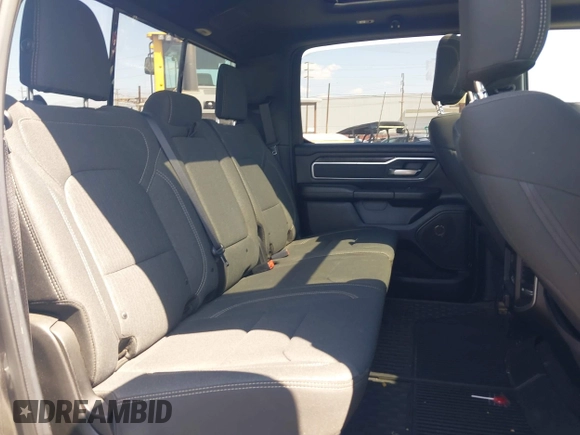 2019 Ram 1500 Big Horn z VIN 1C6RRFFG8KN710927, wystawiony jako IAAI lot #41850421 z przebiegiem 66 007 mil mil oraz . Historia ofert i sprzedaży dostępna na DreamBid. Obrazek 8.