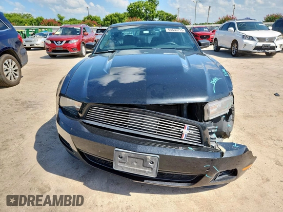 2012 Ford Mustang Premium z VIN 1ZVBP8AM3C5214411, wystawiony jako Copart lot #64656115 z przebiegiem 129 732 mil mil oraz Szkoda całkowita • Salvage title. Historia ofert i sprzedaży dostępna na DreamBid. Obrazek 5.