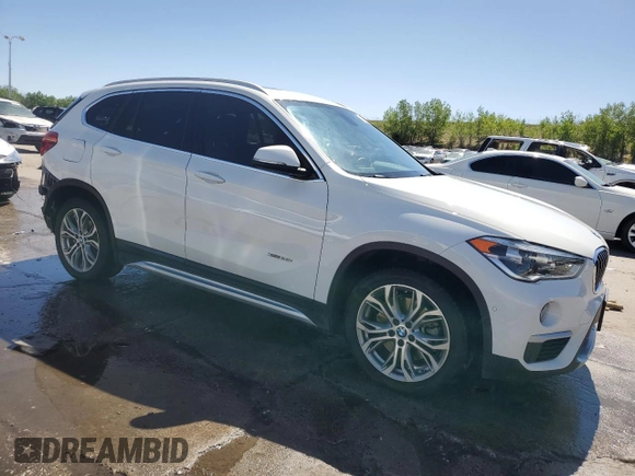 2017 BMW X1 xDrive28i z VIN WBXHT3Z36H4A55751, wystawiony jako Copart lot #56922145 z przebiegiem 62 760 mil mil oraz Szkoda całkowita • Salvage title. Historia ofert i sprzedaży dostępna na DreamBid. Obrazek 4.
