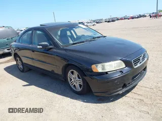 2007 Volvo S60 2.5L Turbo with VIN YV1RS592572637591, listed as a IAAI auction lot 42003278 with 198,118 mi miles. Bid and sale history available at carsss.com. Image 1.