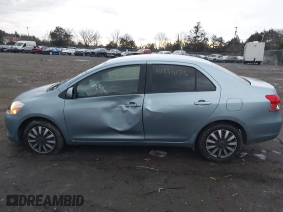 2009 Toyota Yaris z VIN JTDBT903591332683, wystawiony jako IAAI lot #41224976 z przebiegiem 113 305 mil mil oraz . Historia ofert i sprzedaży dostępna na DreamBid. Obrazek 14.