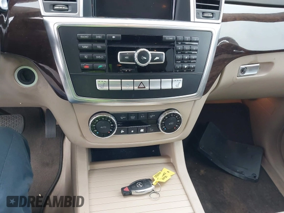 2013 Mercedes-Benz M 350 with VIN 4JGDA5JB8DA208232, listed as a IAAI auction lot 42349851 with 81,072 mi miles and . Bid and sale history available at DreamBid. Image 11.