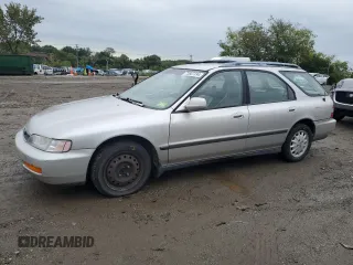 1996 Honda Accord LX with VIN 1HGCE1820TA007640, listed as a Copart auction lot 73687334 with 201,274 mi miles and Salvage Title. Bid and sale history available at carsss.com. Image 1.