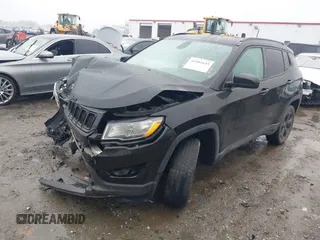 2018 Jeep Compass Latitude with VIN 3C4NJDBB0JT298644, listed as a IAAI auction lot 41581635 with 101,077 mi miles. Bid and sale history available at carsss.com. Image 2.