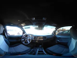 2022 Toyota Tacoma SR z VIN 3TMCZ5AN1NM531884, wystawiony jako IAAI lot #42257444 z przebiegiem Nie podano mil oraz . Historia ofert i sprzedaży dostępna na DreamBid. Obrazek 19.