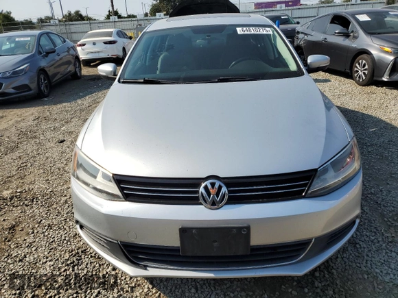2014 Volkswagen Jetta SE с VIN 3VWD17AJ9EM437088, выставлен на аукционе Copart как лот 64810275 с пробегом 92 165 миль миль и Списание • Salvage title. История ставок и продаж доступна на DreamBid. Изображение 5.