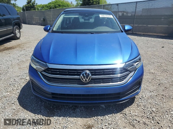 2024 Volkswagen Jetta SE z VIN 3VW7M7BU4RM097495, wystawiony jako Copart lot #56818645 z przebiegiem 6 762 mil mil oraz Szkoda całkowita • Salvage title. Historia ofert i sprzedaży dostępna na DreamBid. Obrazek 5.