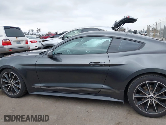 2016 Ford Mustang EcoBoost z VIN 1FA6P8TH4G5290350, wystawiony jako IAAI lot #42195141 z przebiegiem 98 495 mil mil oraz . Historia ofert i sprzedaży dostępna na DreamBid. Obrazek 14.