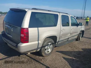 2007 Chevrolet Suburban LS with VIN 1GNFC16007J203853, listed as a IAAI auction lot 39454050 with 246,521 mi miles and . Bid and sale history available at DreamBid. Image 4.