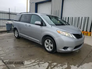 2012 Toyota Sienna LE AAS z VIN 5TDKK3DC0CS222967, wystawiony jako Copart lot #58044405 z przebiegiem 219 970 mil mil oraz Szkoda całkowita • Salvage title. Historia ofert i sprzedaży dostępna na DreamBid. Obrazek 4.