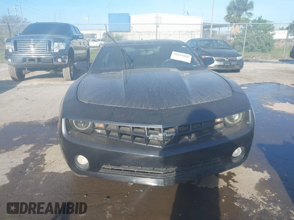 2011 Chevrolet Camaro 1LT z VIN 2G1FB1ED6B9166854, wystawiony jako IAAI lot #41694968 z przebiegiem 203 119 mil mil oraz . Historia ofert i sprzedaży dostępna na DreamBid. Obrazek 12.