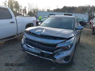 2022 Kia Seltos S z VIN KNDEU2AA3N7315127, wystawiony jako IAAI lot #41326829 z przebiegiem 98 268 mil mil oraz . Historia ofert i sprzedaży dostępna na DreamBid. Obrazek 12.