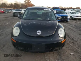 2009 Volkswagen New Beetle Coupe S with VIN 3VWPW31C69M511498, listed as a Copart auction lot 82576534 with 200,530 mi miles and Salvage Title. Bid and sale history available at carsss.com. Image 5.